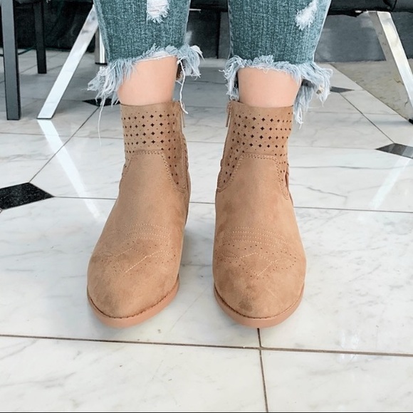 Taupe braided tassel booties - Picture 6 of 6
